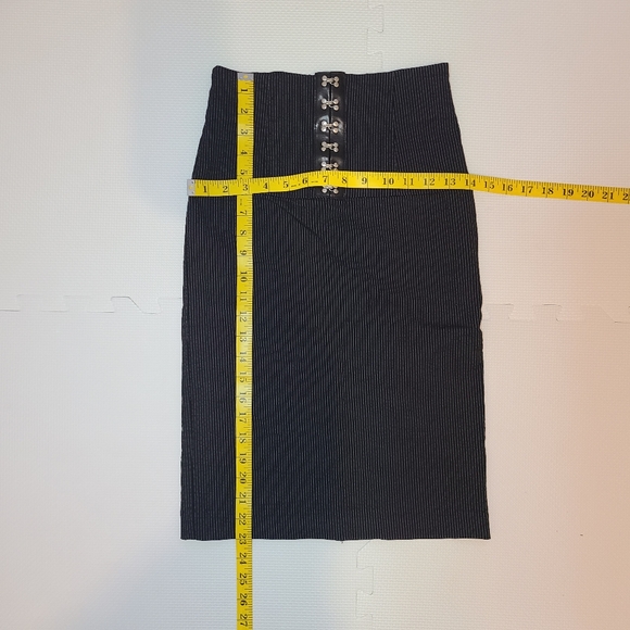 Seduction Pin Stripe Pencil Skirt Size S - Picture 3 of 3
